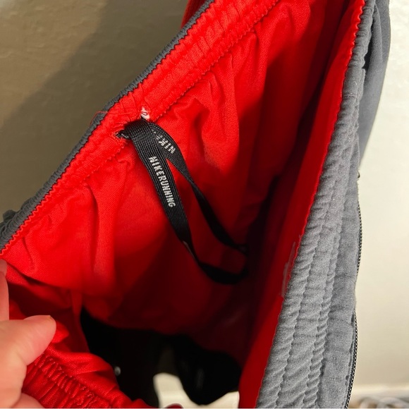 Nike Men’s Dri-Fit Shorts Gray and Red - Picture 6 of 9